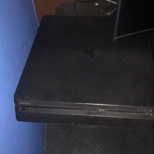 Very cleaner in person comes with all cords and works perfectly fine.